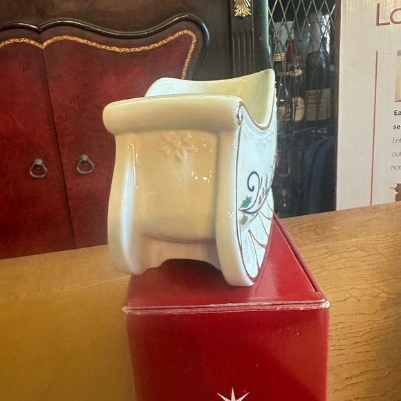 Mikasa Holly Sleigh - Picture 5 of 9